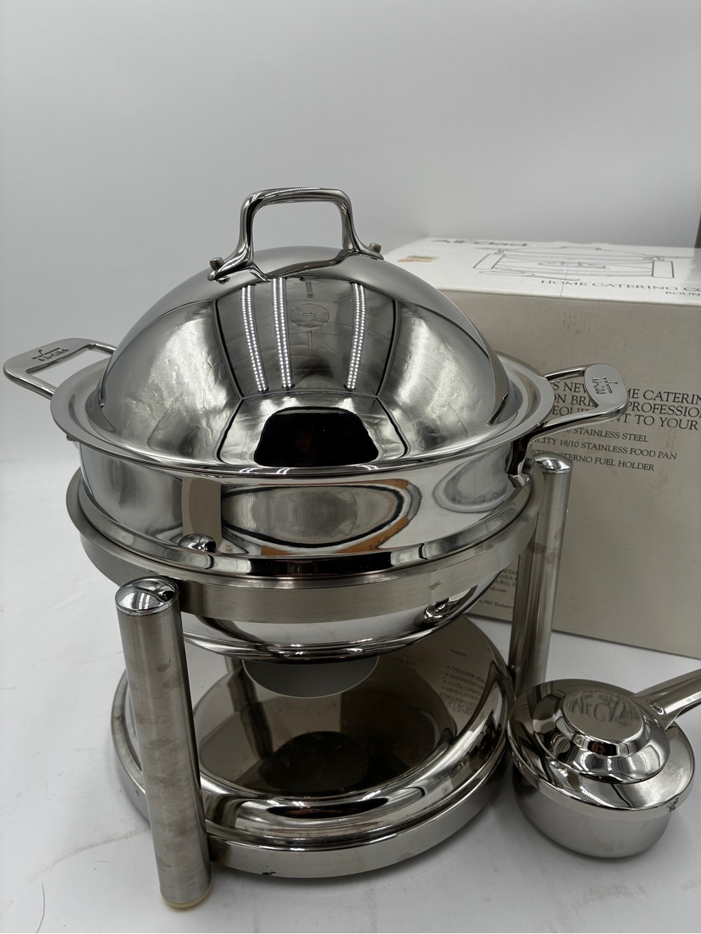 All Clad 3.5 Qt Stainless Steel Round Chafing Dish with Lid